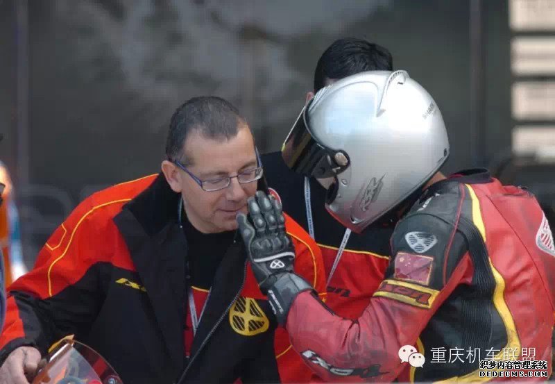 老外在中国设计的摩托车!前叉部分屌爆了。。。。