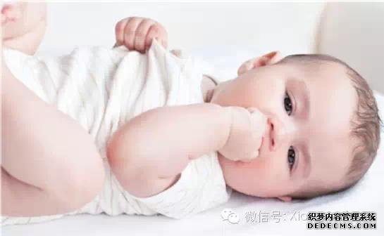 母乳喂养小常识之宝宝的各种大便