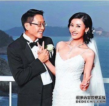 李嘉欣的这枚婚戒,镶嵌8克拉的枕形鸽子蛋,极度奢华