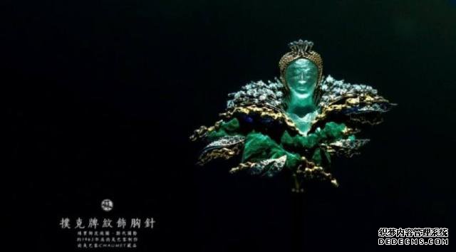 李嘉欣的这枚婚戒,镶嵌8克拉的枕形鸽子蛋,极度奢华