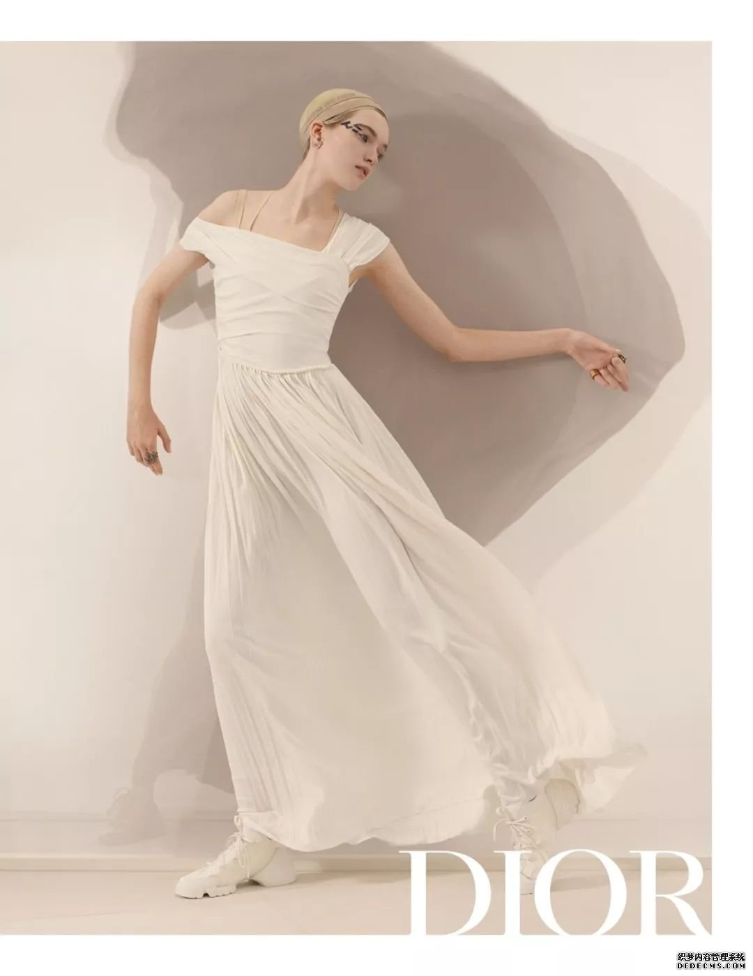镜头下曼妙舞动的身姿:Dior 释出2019春夏服装系列广告