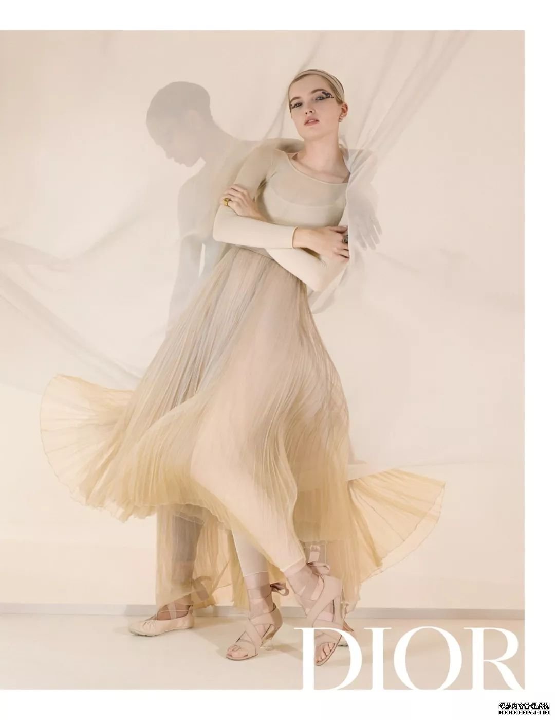 镜头下曼妙舞动的身姿:Dior 释出2019春夏服装系列广告