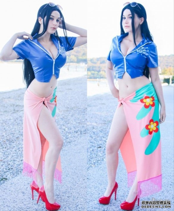 双峰傲人 火辣诱惑！意大利美女Coser性感美图！