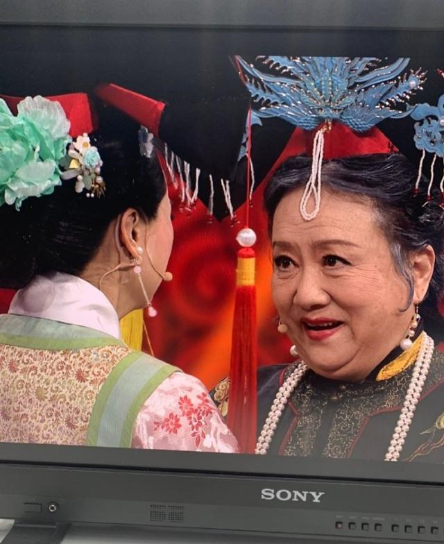 《还珠》再现回忆杀!晴儿见老佛爷泪奔下跪,皇阿玛令妃也来了!