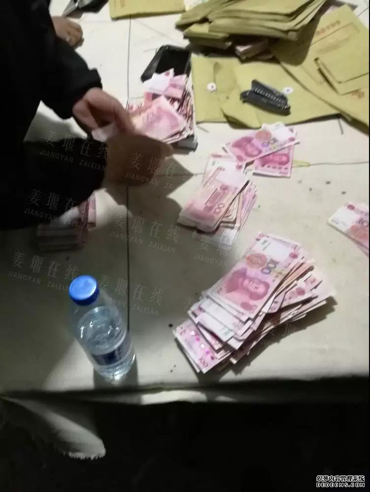 姜堰警方凌晨突袭 破获一起聚众赌博案