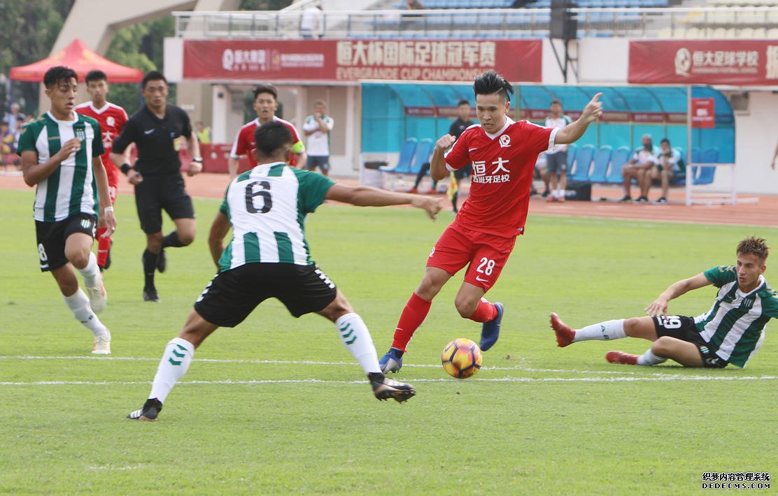 两次半场突袭1V4!恒大西班牙足校小将引爆全场