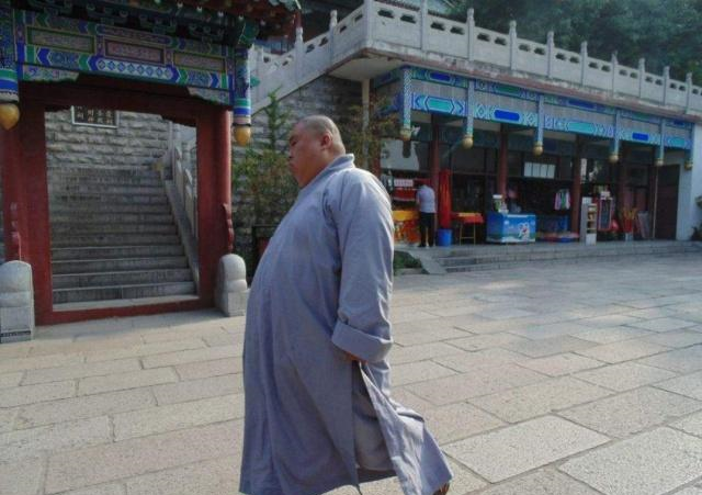 都是吃斋的修行之人,为什么道士都非常消瘦,大部分和尚都是胖子
