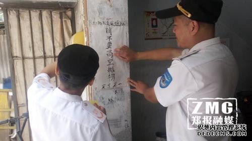 老人建私人花园 楼上住户频频向下扔杂物
