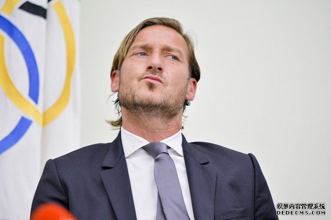 足坛最荒诞故事：1个月内，托蒂和德罗西被罗马扫地出门...