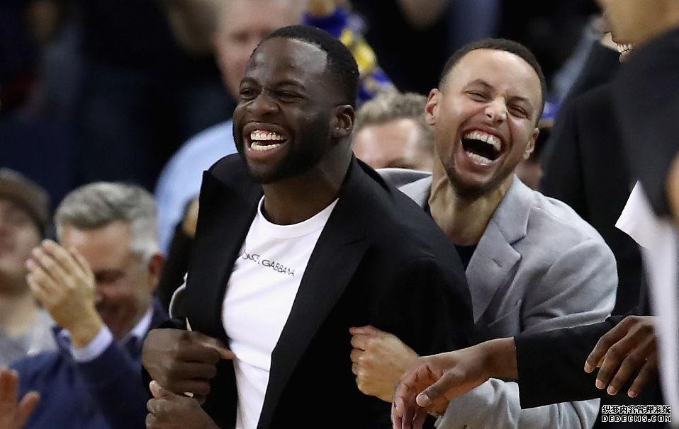 NBA:官方“出手”了,专门为勇士改判,可怜火箭只能干瞪眼!
