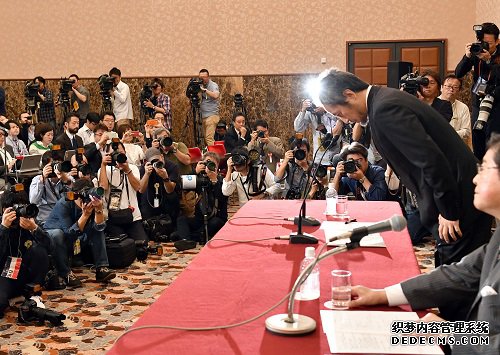 当地时间2018年11月2日，日本东京，日本记者安田纯平自上月获释以来，首次在日本全国记者俱乐部举行新闻发布会。（来源：视觉中国）