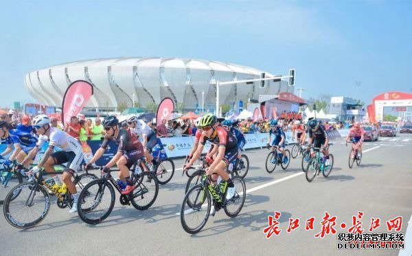 环中国自行车赛“骑BT页游进”湖北，亚洲车手夺赛段冠军