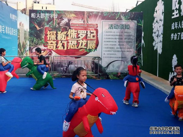 刷爆朋友圈的『奇幻恐龙展』穿越之旅，千万不能错过！