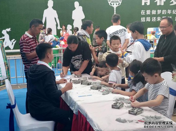 刷爆朋友圈的『奇幻恐龙展』穿越之旅，千万不能错过！